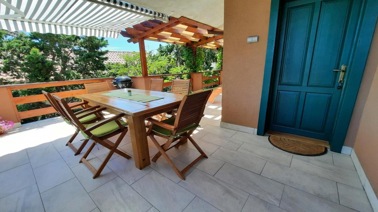 Apartment Mia Селине Екстериор снимка