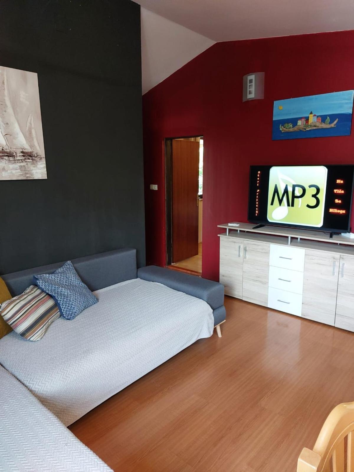 Apartment Mia Селине Екстериор снимка