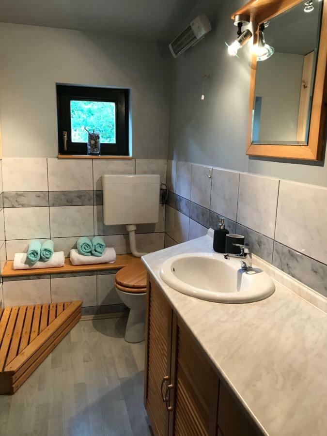 Apartment Mia Селине Екстериор снимка